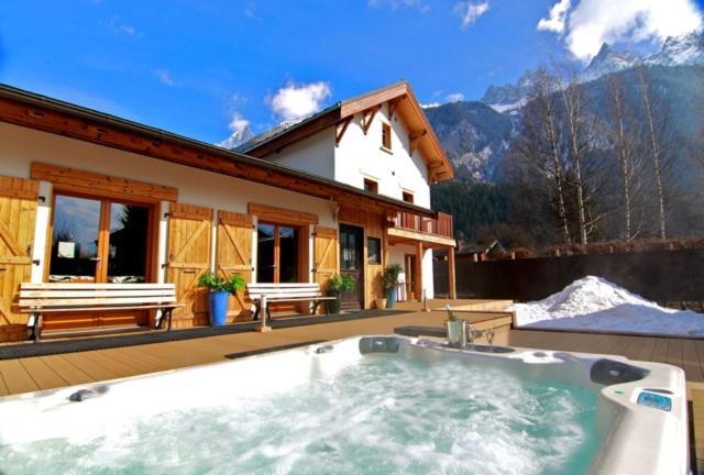 Mont Blanc Spa Chalet Bnb Chamonix Exterior photo